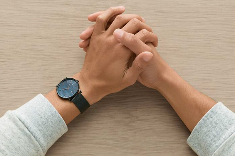 How Should Men with Thin Wrists Wear Watches
